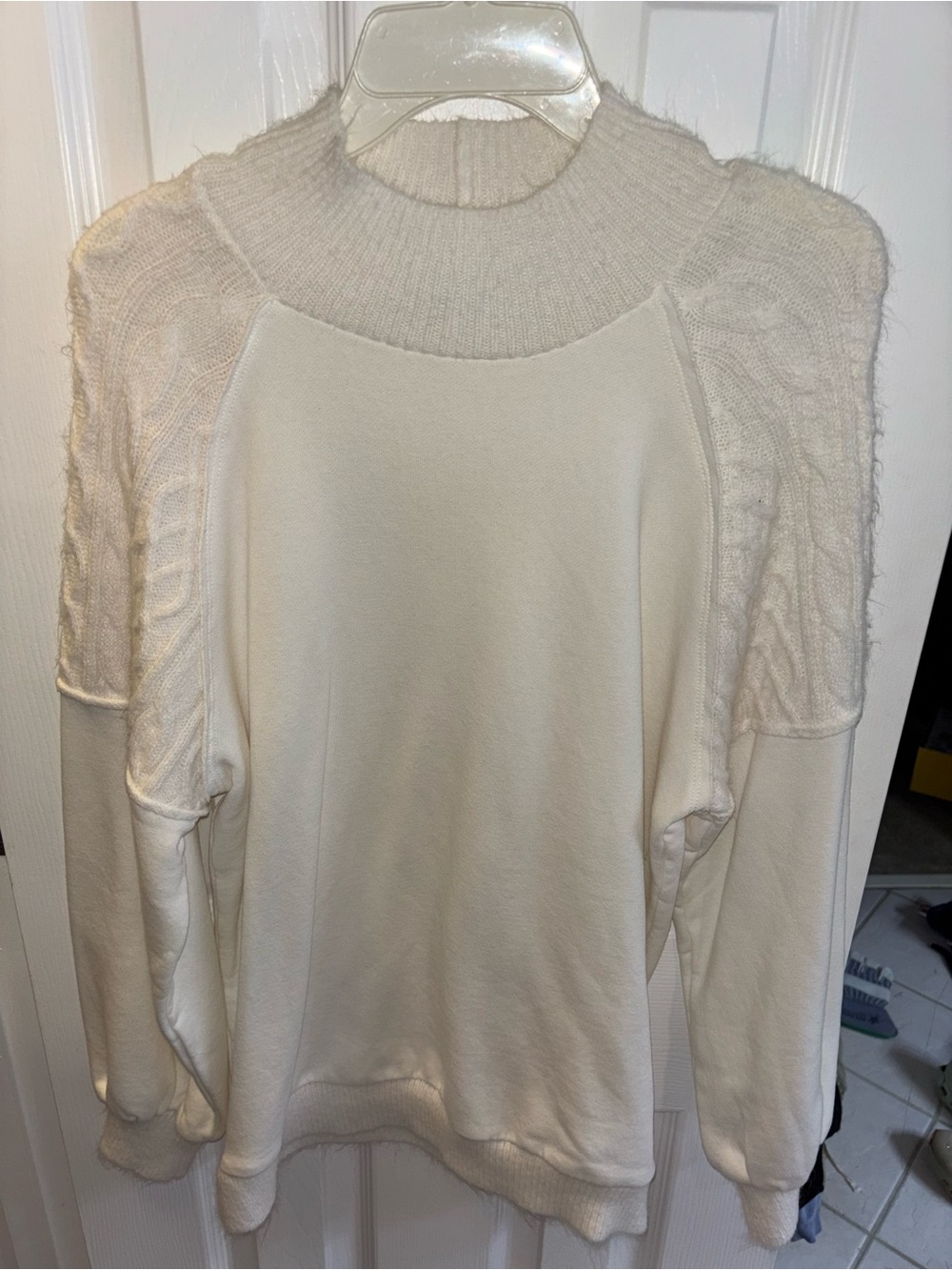 Cream Knit-Accent Women’s Sweater - Soft Crewneck